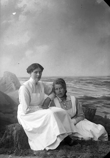 Enligt fotografens journal nr 4 1918-1922: "Lindahl, Ester adr. Direktör Holm Ön".