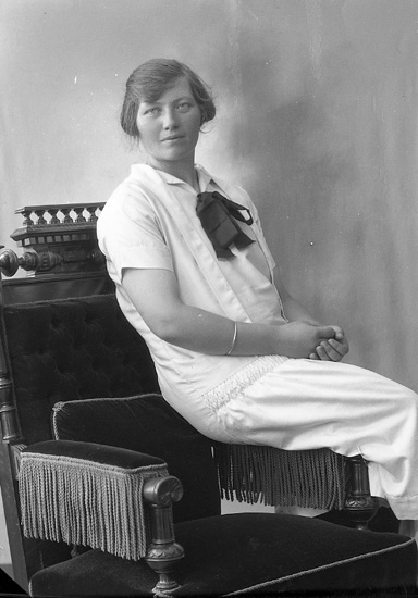 Enligt fotografens journal nr 5 1923-1929: "Larsson, Linnéa Hammar, Här".