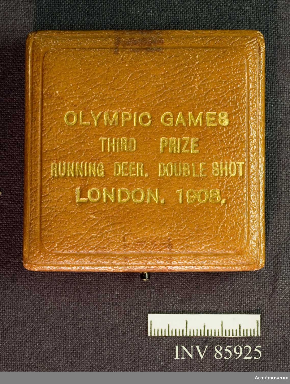 Grupp M II.
Bronsmedalj vunnen av Oscar Gomer Swahn i löpande hjort, dubbelskott, OS 1908 i London.