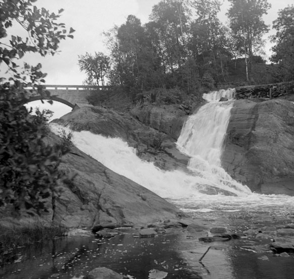 (Stereo karta XXI) Kynneälvens fall v från Sundshults bro.11 September 1930.