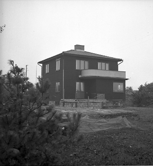 Text till bilden: "Folke Olssons hus i Åkerbräcka. 1945.06.07".