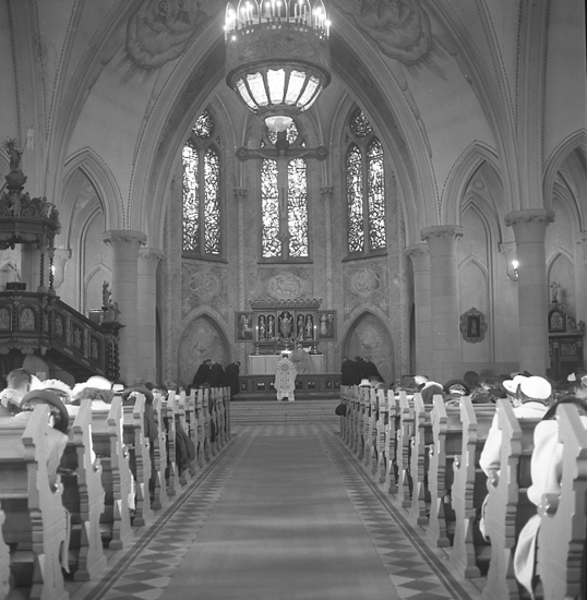 Text till bilden: "Kyrkoherdeinstallation i Lysekils kyrka. 1947.08.31".