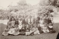 Fjerde klasse ved Nissens skole, 1902.