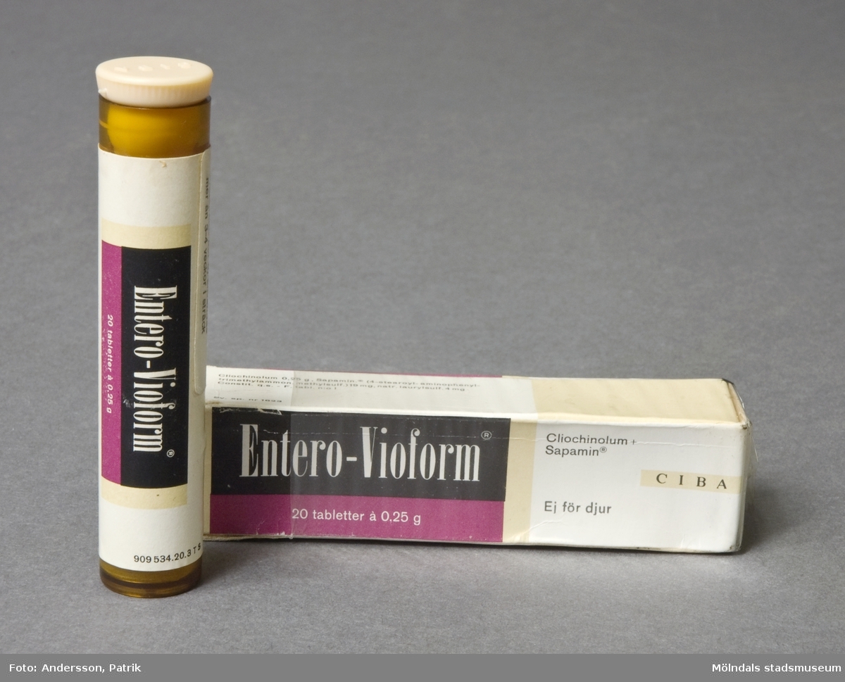 Medicinburk för Entero-Vioformtabletter. Entero-Vioform drogs in på 1970-talet sedan personer fått neurologiska skador. Användes bl. a. mot turistdiarré.