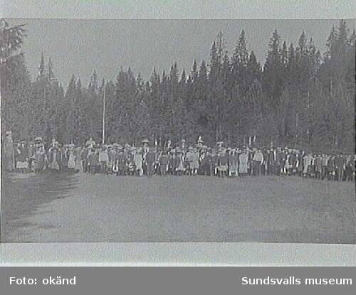 Sundsvallsflickan Elin f 1906, på skolutflykt.