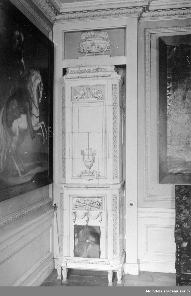 Kakelugn i fru Halls (Christina Hall, 1749–1825) sängkammare. Gunnebo slott 1930-tal.