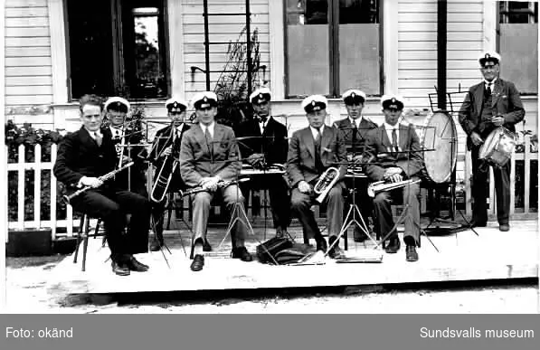 Heffners musikkår omkring 1920-25. Sjätte man från vänster John Alexander Jonsson.