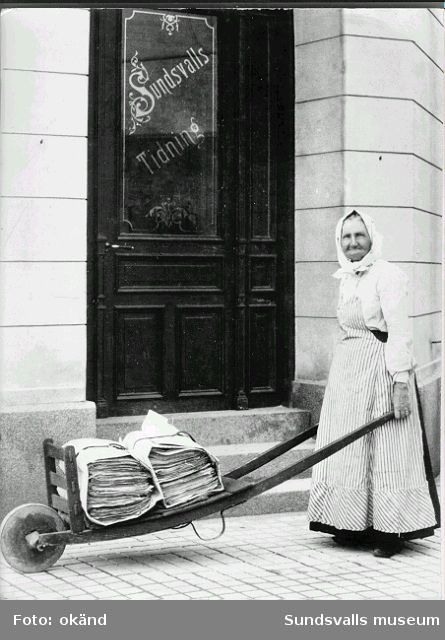 Sundsvalls Tidnings tidningsgumma vid 1900-talets början.Enl. uppgift hette hon Sigrid Elisabet Östlund och föddes i Tuna. Hon avled 1913 i Skönsmon.