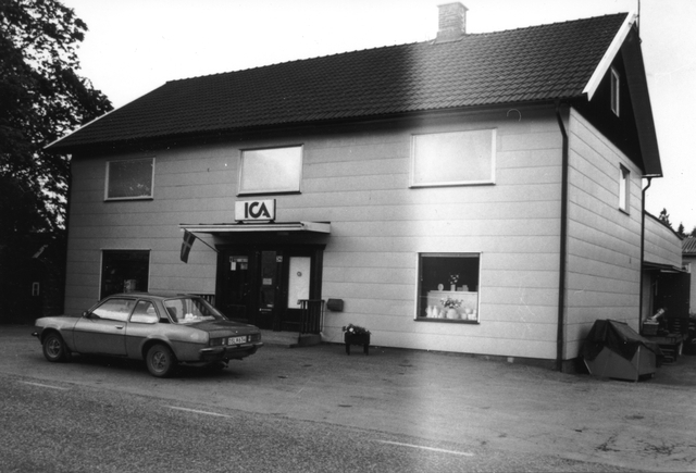 1984-12-01 inträffades inlämningspoststället Sjötofta i ortens
ICA-butik för att avlasta och komplettera lantbrevböringen från
Tranemo. Inrättningen blev inte långlivad, och redan 1986-05-01 drogs
poststället in. Ortstadsadressen var hela tiden Tranemo.