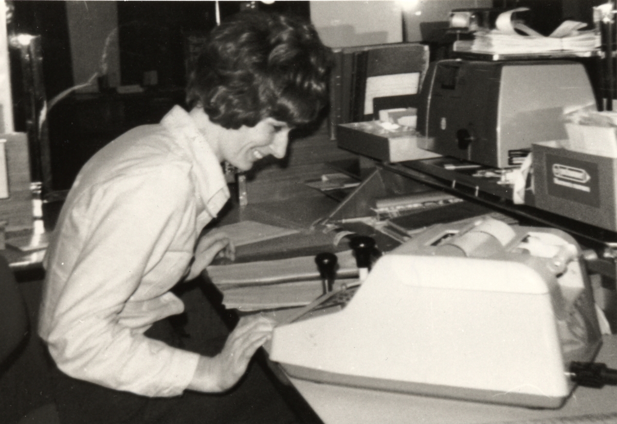 Maj-Britt Höglund, postkassörska på postkontoret i Tidaholm, slutet av 1970-talet.