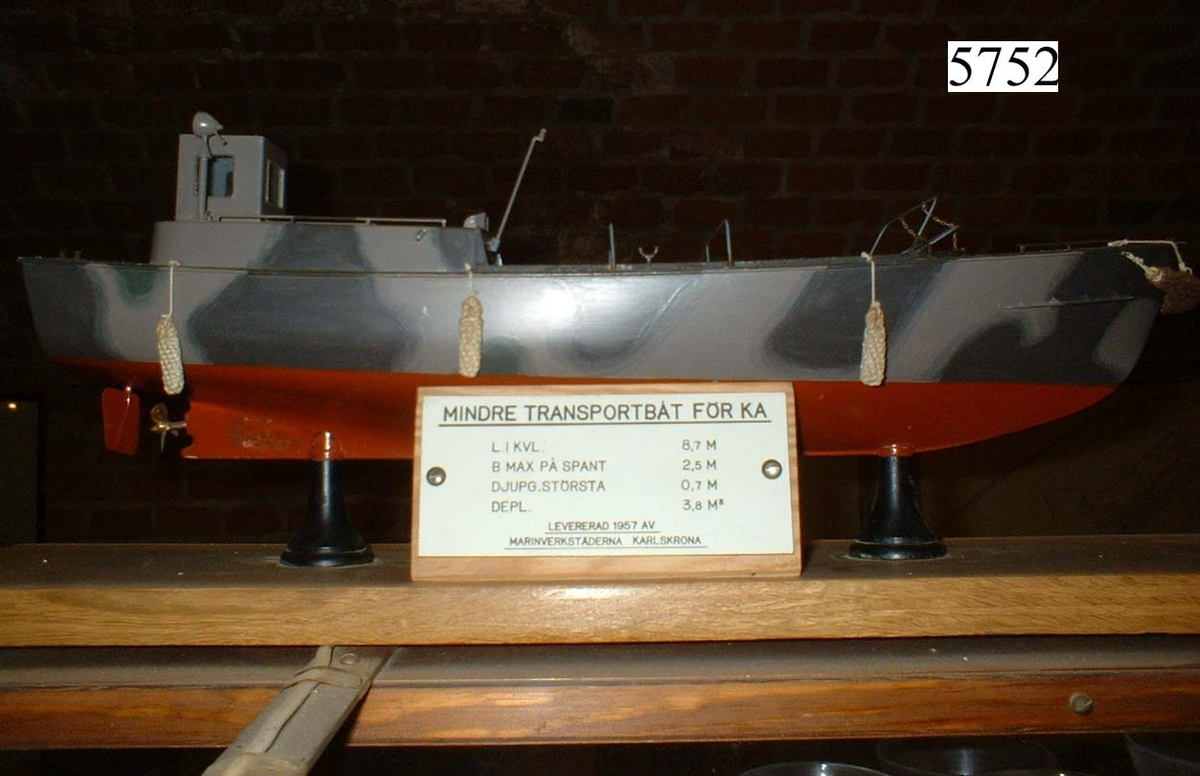 Fartygsmodell, mindre transportbåt för Kustartilleriet.
Skala 1:20