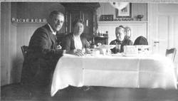 "Fra Hedrum Prestegaard."