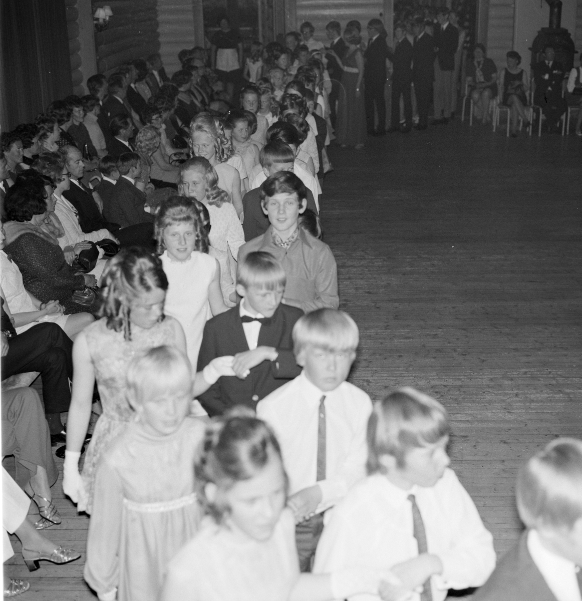 Danseskolen på Veldrom, Veldre, Byflaten. Dans, ball, barn. 