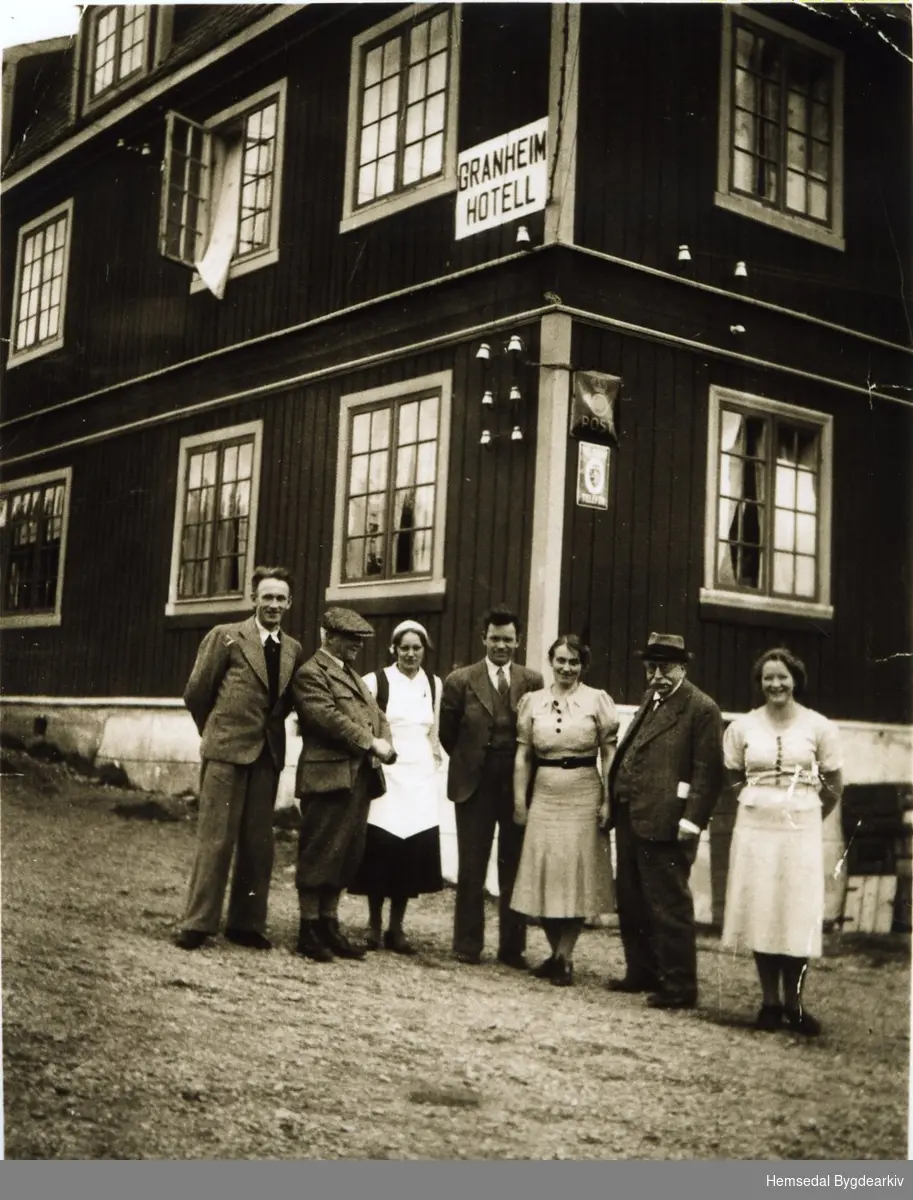 Granheim i Gol, 1935-1940.
Frå venstre: nr 3 frå venstre Ragnhild Granheim. nr4: Steinar Granheim, nr.5 Margit Granheim og nr.7 Gunvor K. Kirkebøen