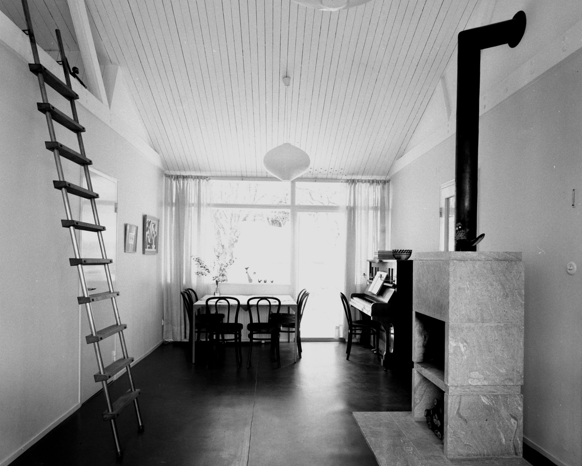 villa Ahnborg
Interiör, vardagsrum med piano och öppen spis
