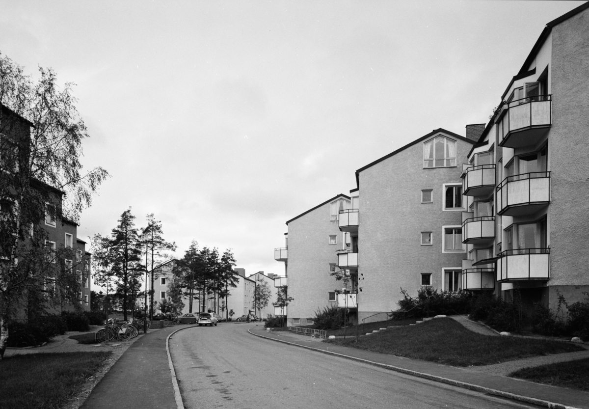 Flerbostadshus i Stureby
Exteriör, bostadsområde med flerbostadshus. Fasad mot gata