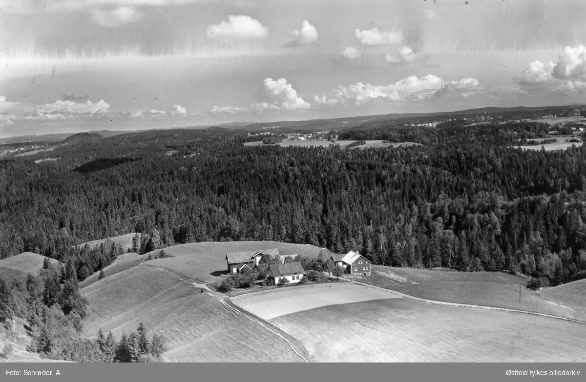 Holm gård  i Skiptvet, flyfoto 11. juni  1959.