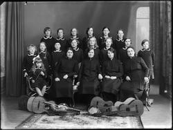 Frelsesarmeen, musikkforening, gruppe med kvinner og jenter