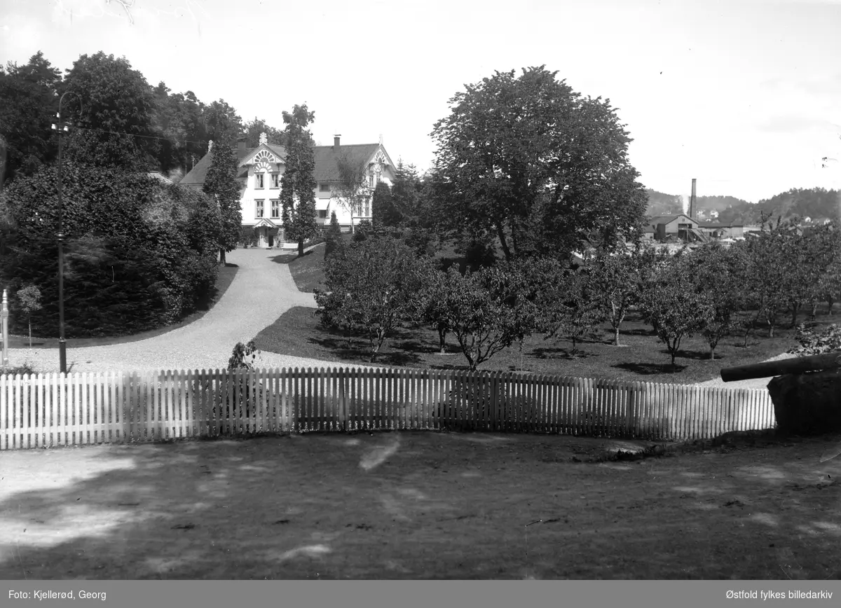 Arendal 1910. Gimle gård, Hisøy, Arendal, med Gimle dampsag på Sagholmen. Gimle var landsted for Kallevigfamilien i Arendal.