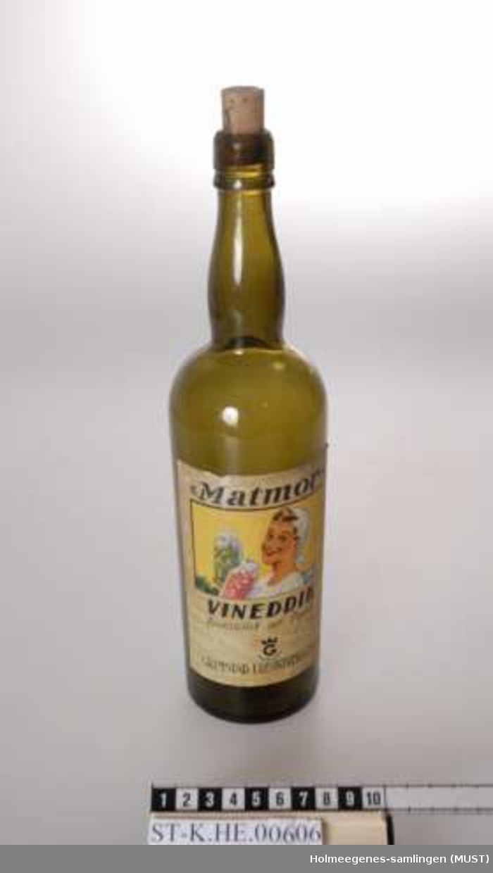 Flaske som har inneholdt vineddik fra Grimstad eddikbryggeri A/L. 