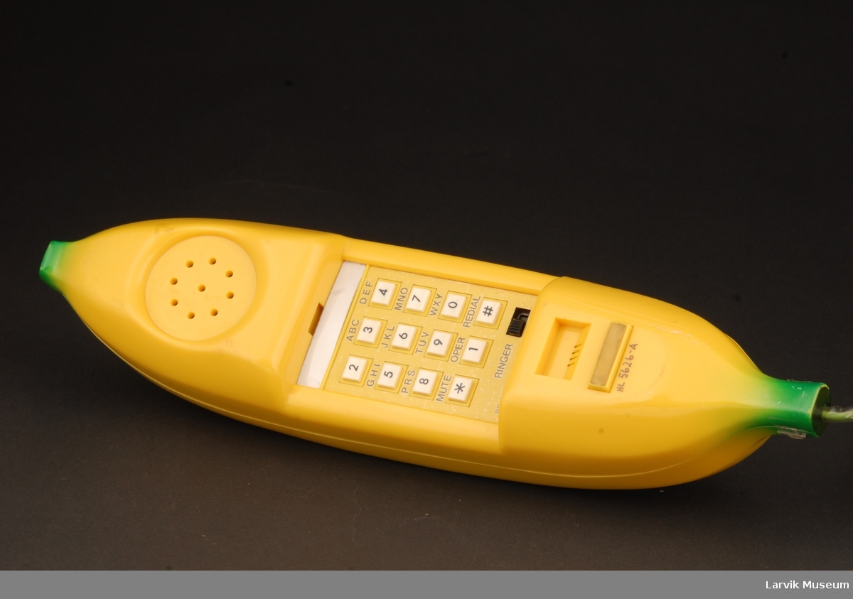 Form: Banan.
Telefon og tastatur i sammen.
