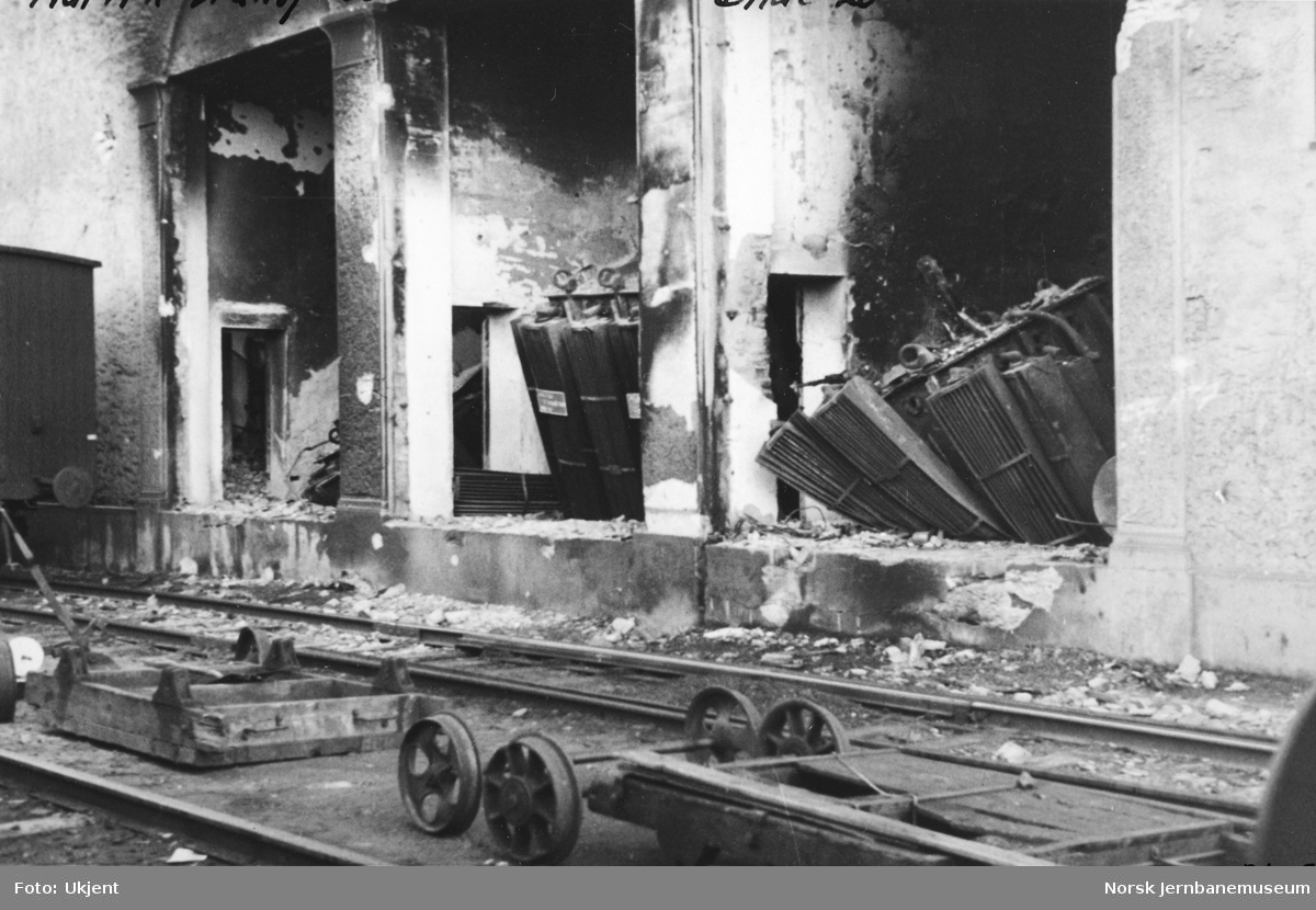 Transformatorstasjonen på Narvik stasjon etter krigsødeleggelsene