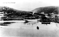 Utsikt over landet ved Nordsjøen med Vik kirke i bakgrunnen.