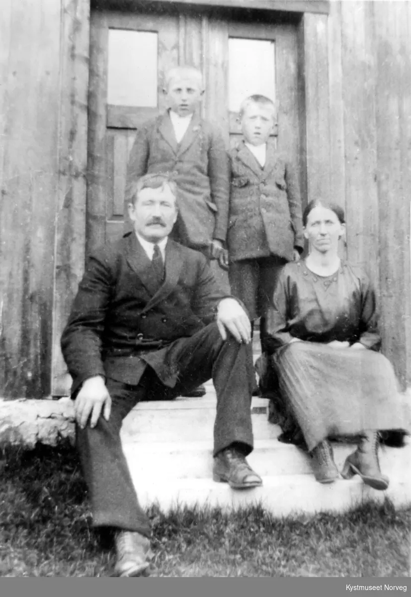 Alfred og Kaia Nilsen med Alfreds sønner Thorvald og Reidar Nilsen fra hans første ekteskap