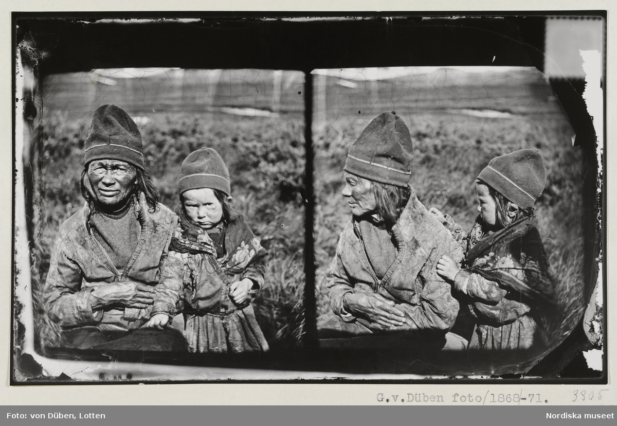 Porträt av samisk kvinna med barn. Stereoskopbild