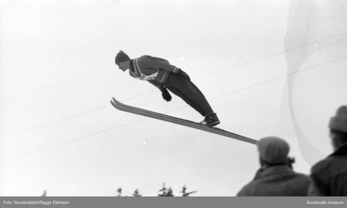 Backhoppning i Kubenbacken med Kjell Sjöberg, Friska Viljor och Harry ...