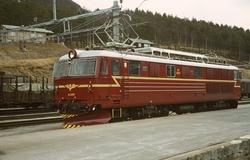 Nylevert elektrisk lokomotiv El 14.2200 på Dombås stasjon. D