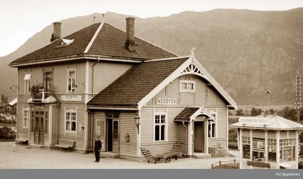Jernbanestasjon, Nesbyen, bygning, kiosk, Narvesen, tralle,