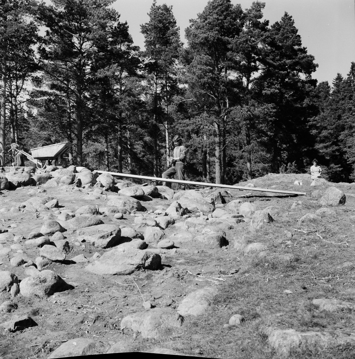 Arkeologiska utgrävningar - tretusenåriga fynd väntas i Skuttunge, Skuttunge socken, Uppland 1959