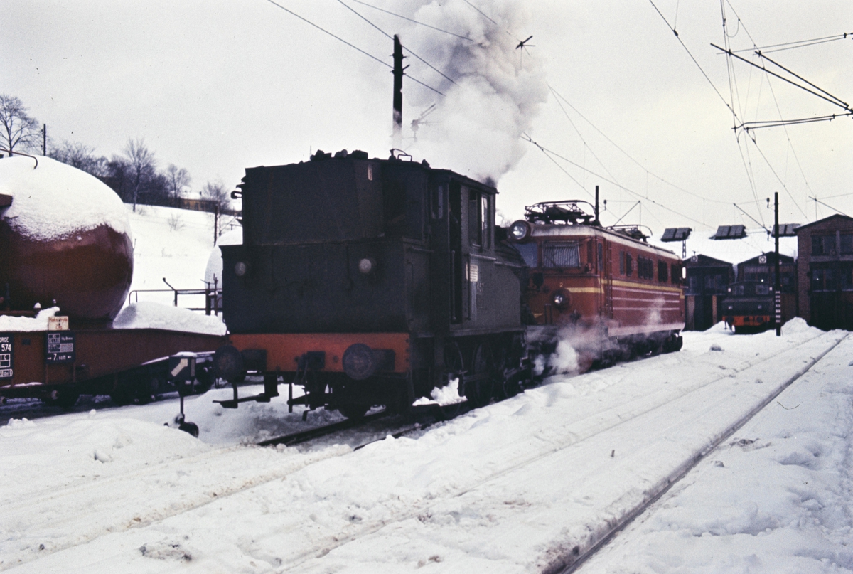 Skifting foran Gamlestallen i Lodalen med damplokomotiv type 23b nr. 457