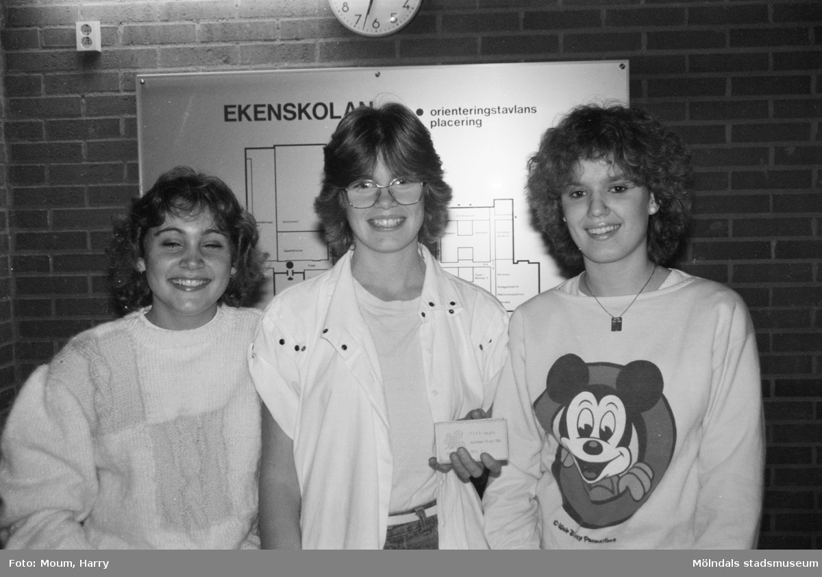 Allsångskväll på Ekenskolan i Kållered, år 1984.

För mer information om bilden se under tilläggsinformation.
