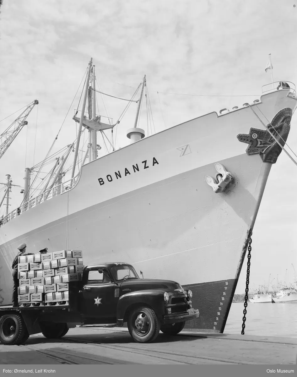 havn, skip Bonanza, lastebil fra Frydenlunds bryggeri, lasting av exportøl