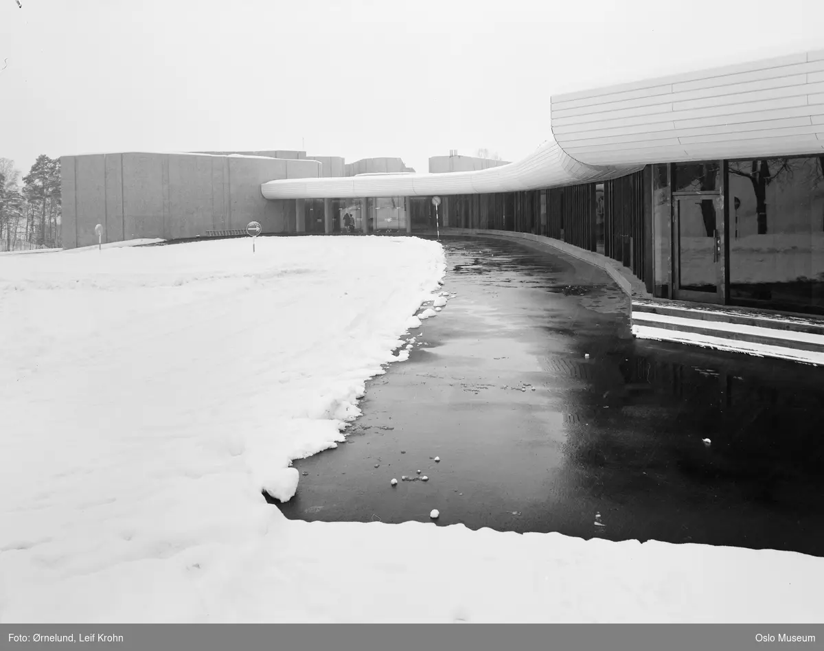Henie-Onstad Kunstsenter, innkjørsel, snø