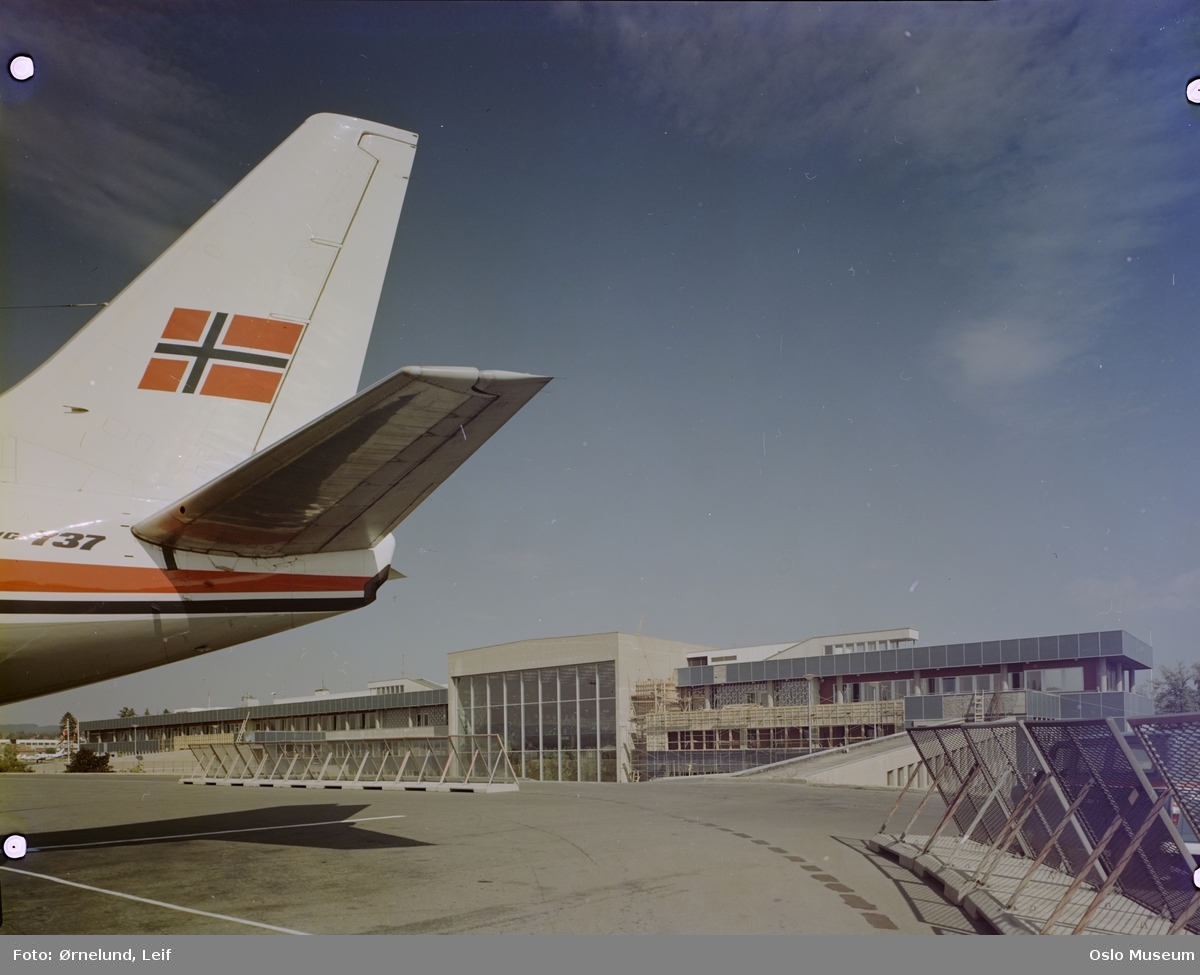 Oslo lufthavn Fornebu, ekspedisjonsbygg, flyhale, Braathens SAFE, Boeing 737