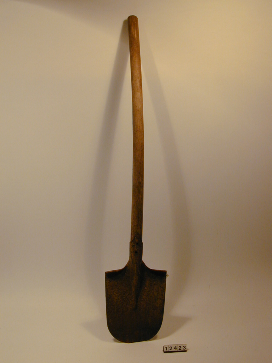 Form: Langt skaft, lite spadeblad
