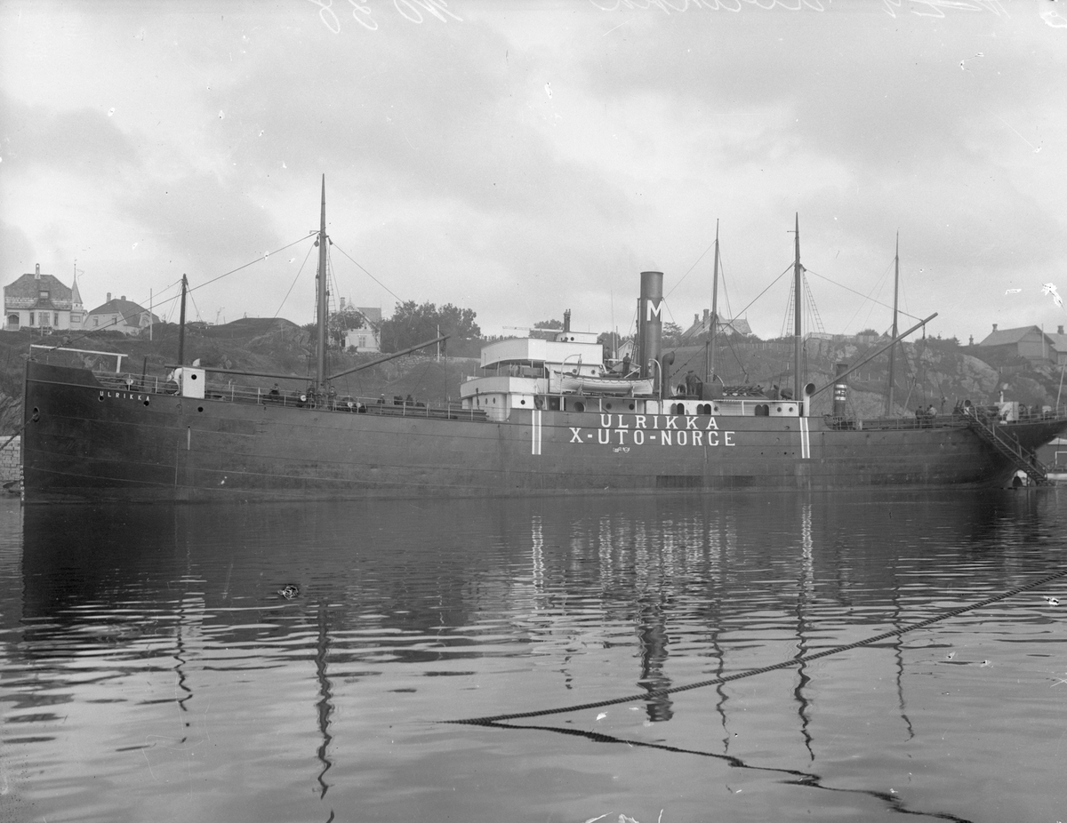 Lasteskipet D/S "Ulrikka" ved havn på Havnaberg, Haugesjøen i Haugesund.