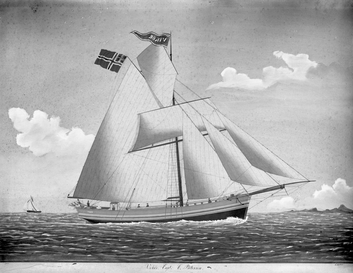Avfotografert maleri av jakta "Vikør" i god fart med land i bakgrunnen til høyre. Til venstre seiler et annet seilskip.