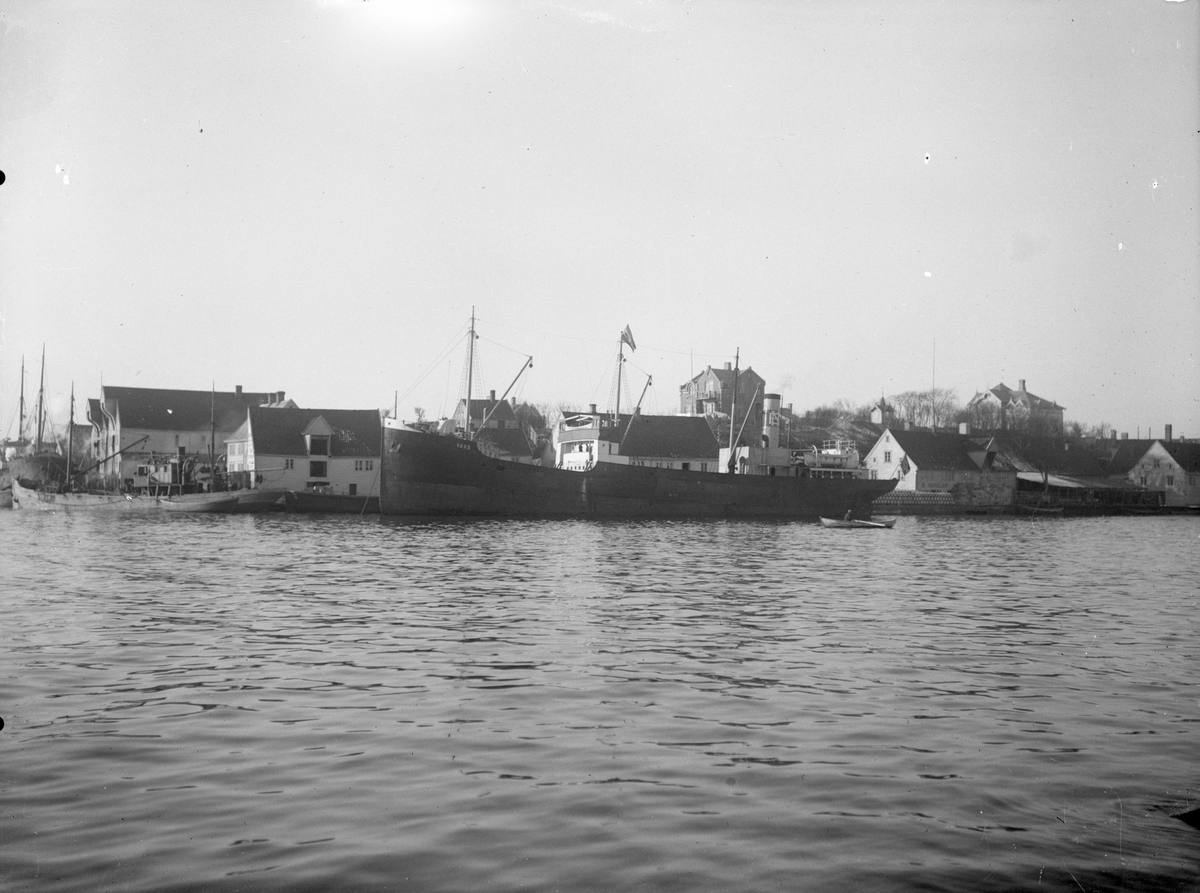Damskipet D/S "Vard" ved kai sørøst på Hasseløy, Haugesund.