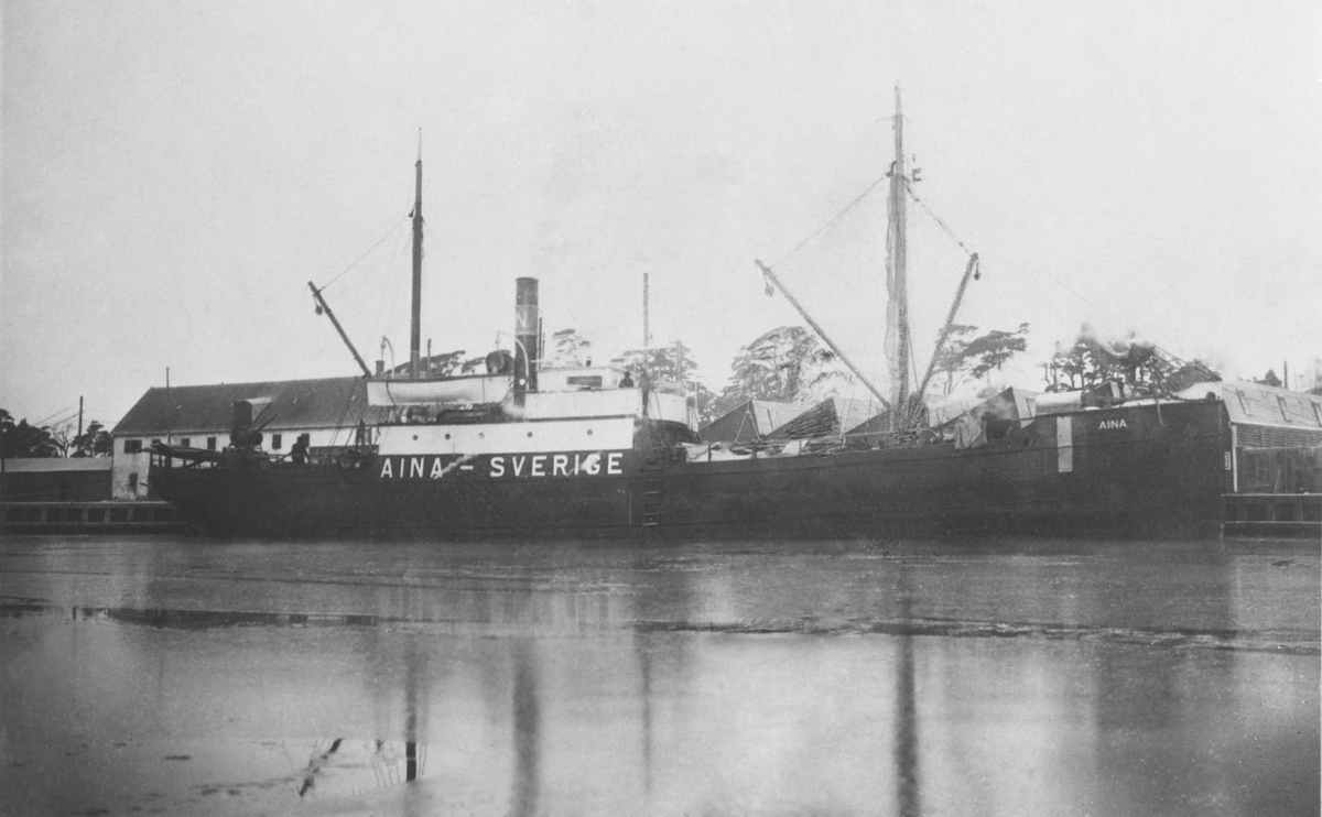 Lastfartyget AINA av Norrtälje.