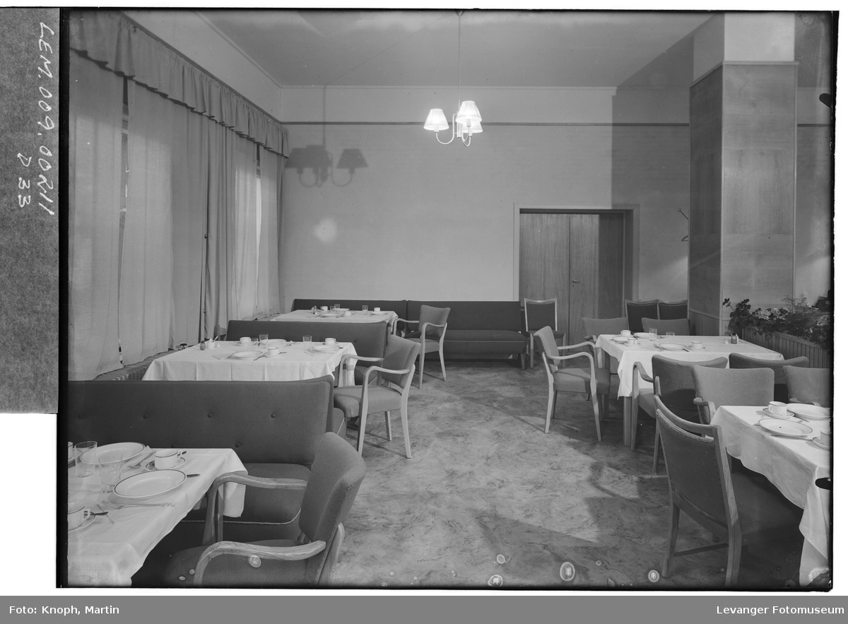 Fra Grand Hotell på Steinkjer, 1950.  XX