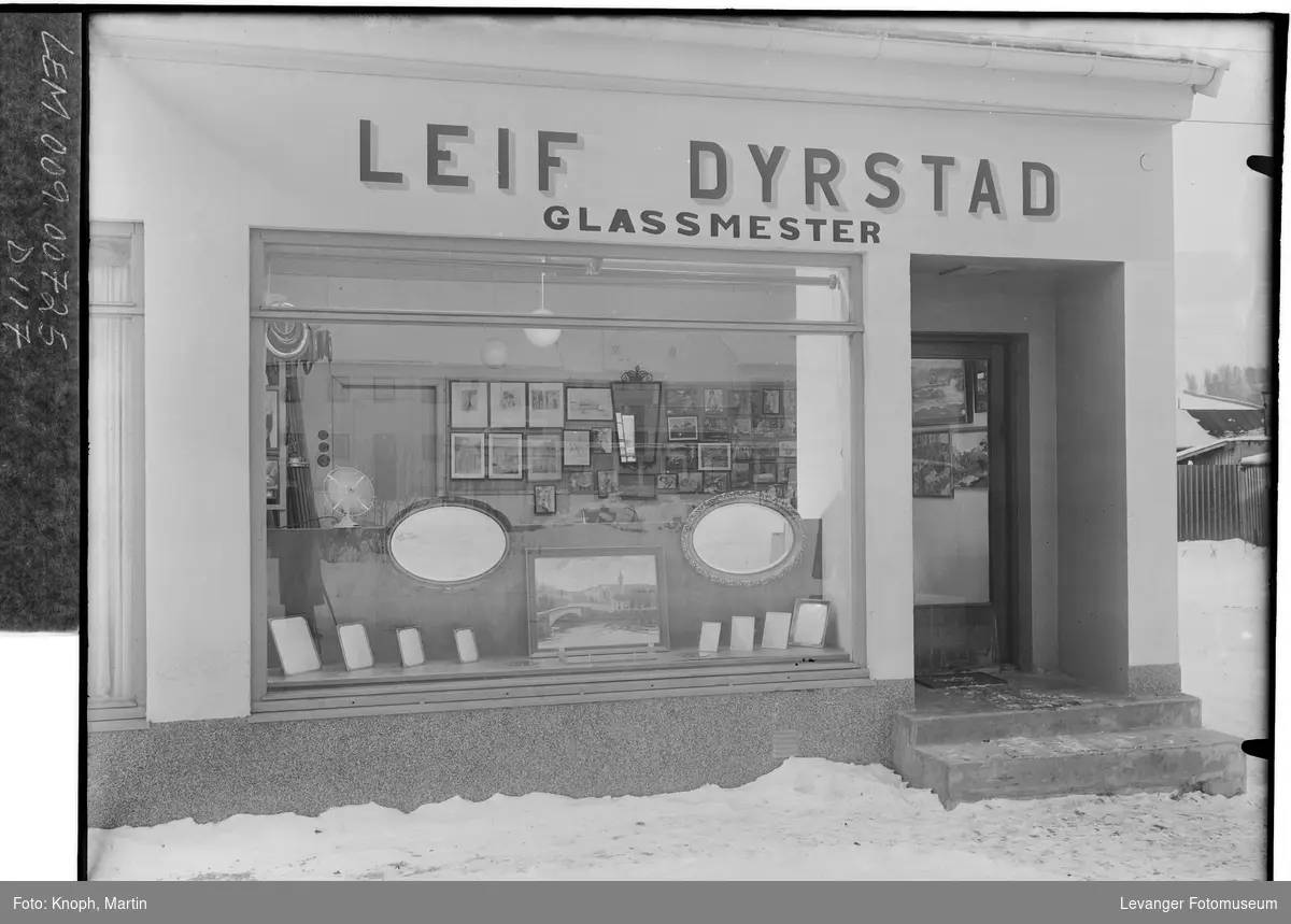Glassmester Leif Dyrstad, Steinkjer