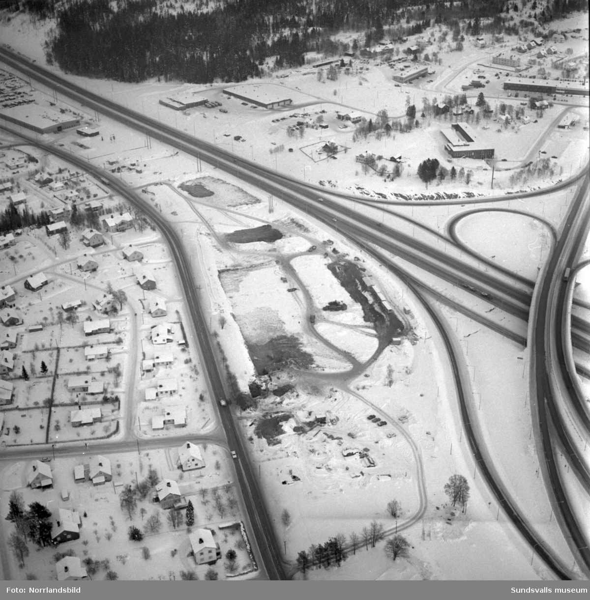 Flygfoton över motorvägen i Bydalen.