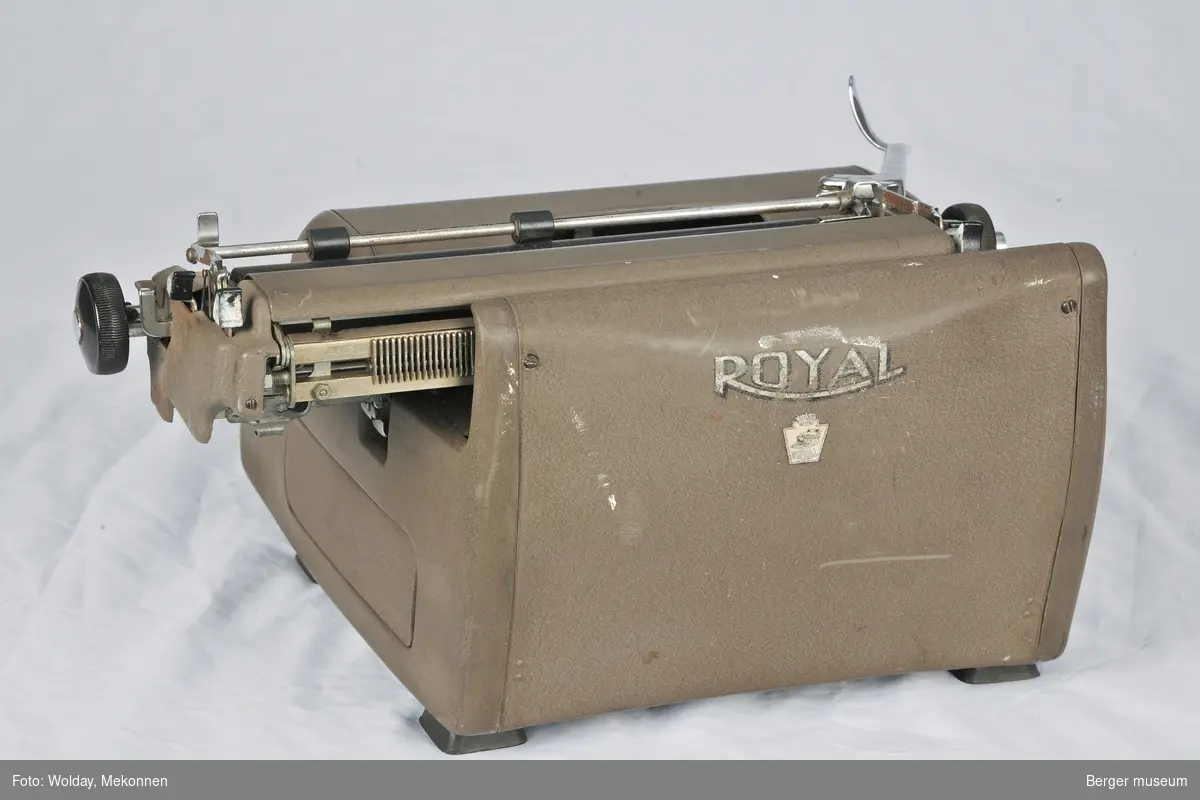 Stor og tung skrivemaskin