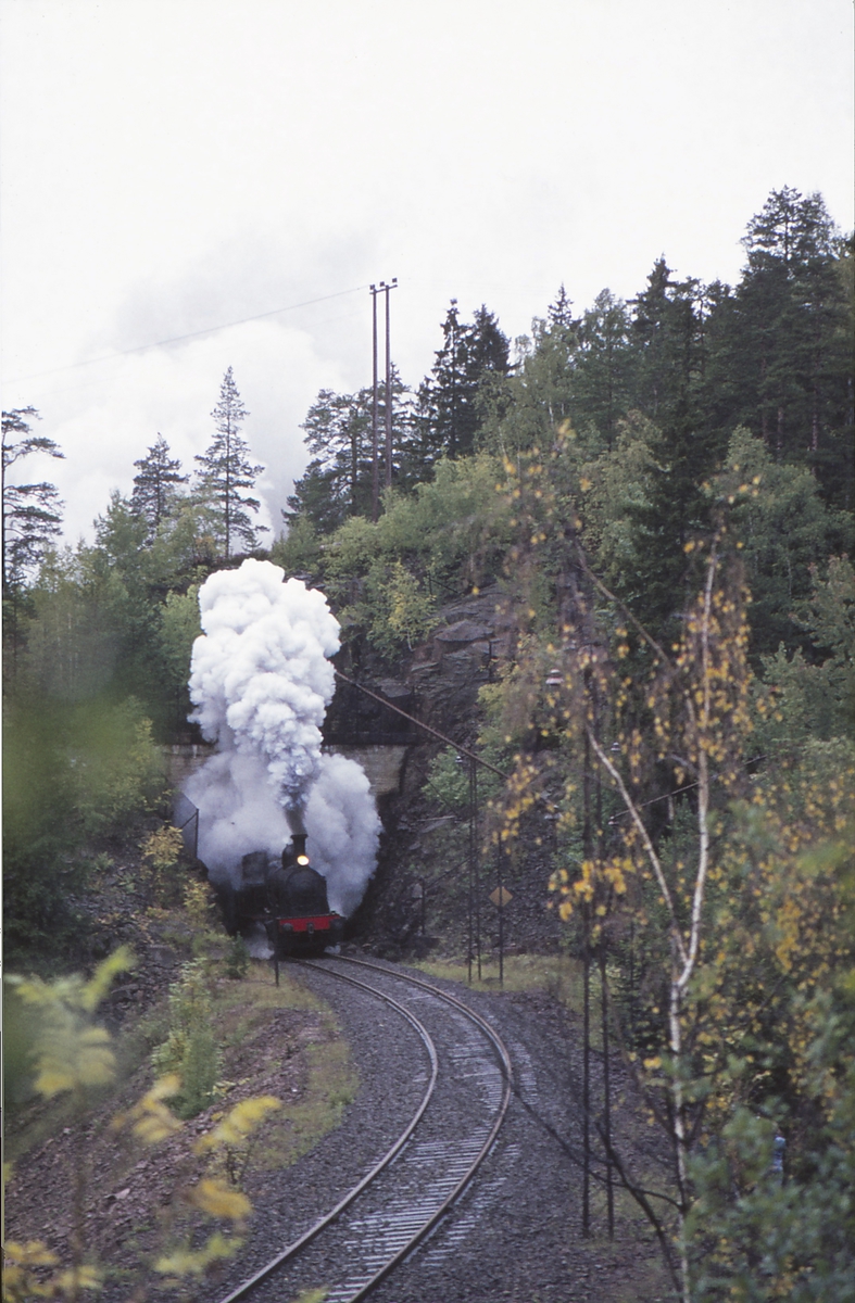 Ekstratog for Norsk Jernbaneklubb med damplokomotiv Norsk Hydro M2 på den nedlagte delen av Drammenbanen