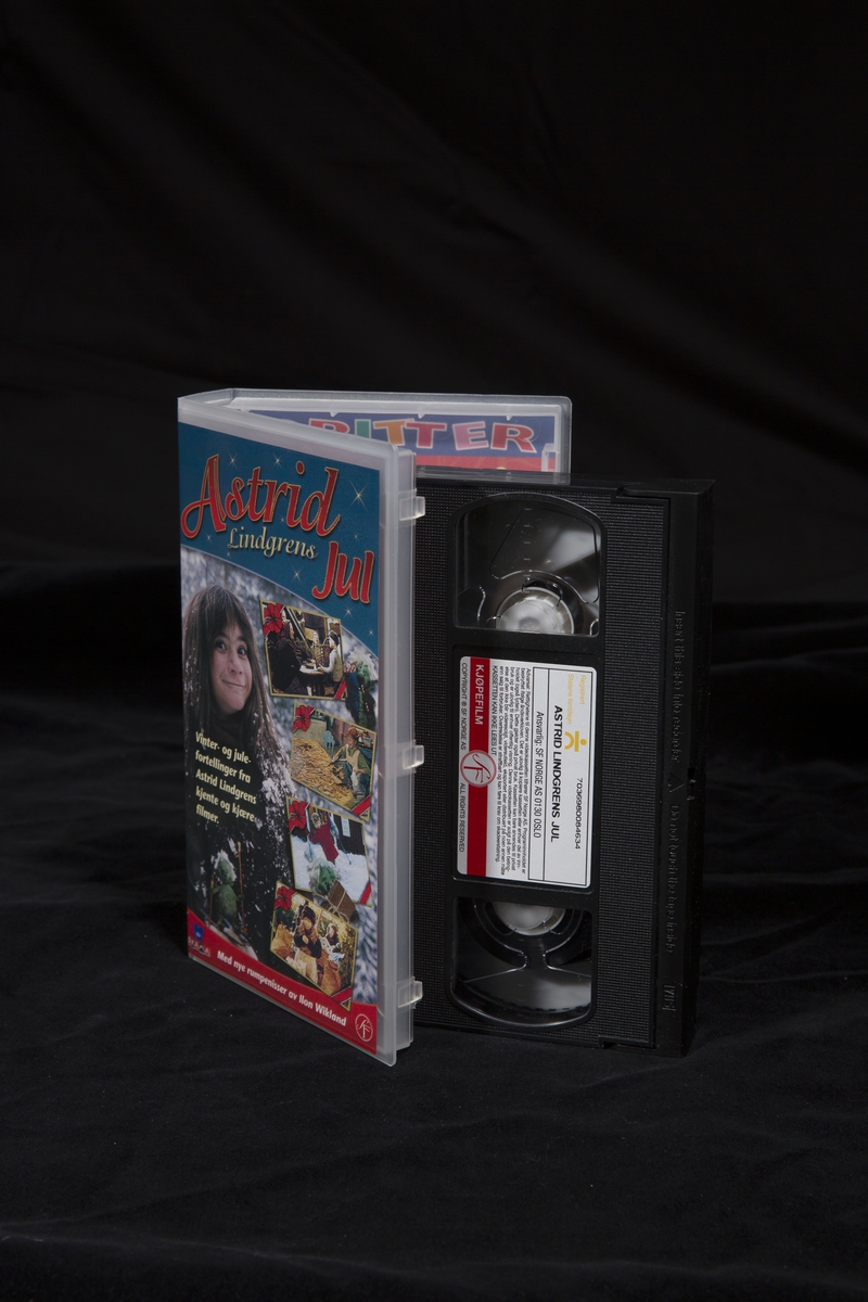 Videokassett i plastfutteral.