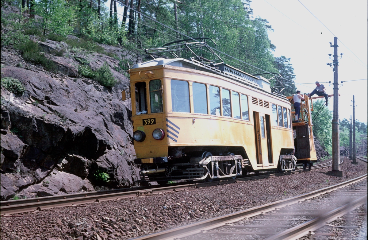 Ekebergbanen, Oslo Sporveier. Arbeidsvogn 399, opprinnelig vogn 1007 fra 1920. Arbeid på ledning. Forsterkning av ledningsnettet for ombygging fra 1200V til 600V.